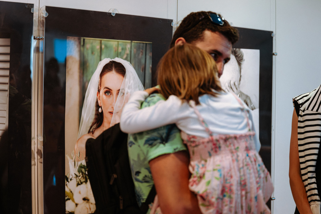 U knjižnici otvorena izložba 'Izađi mala' Sanje Dugandžić