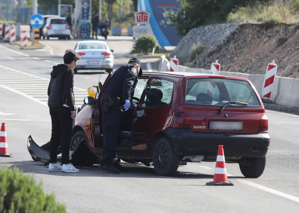 Kod skretanja za Dalmare sudar automobila i motocikla