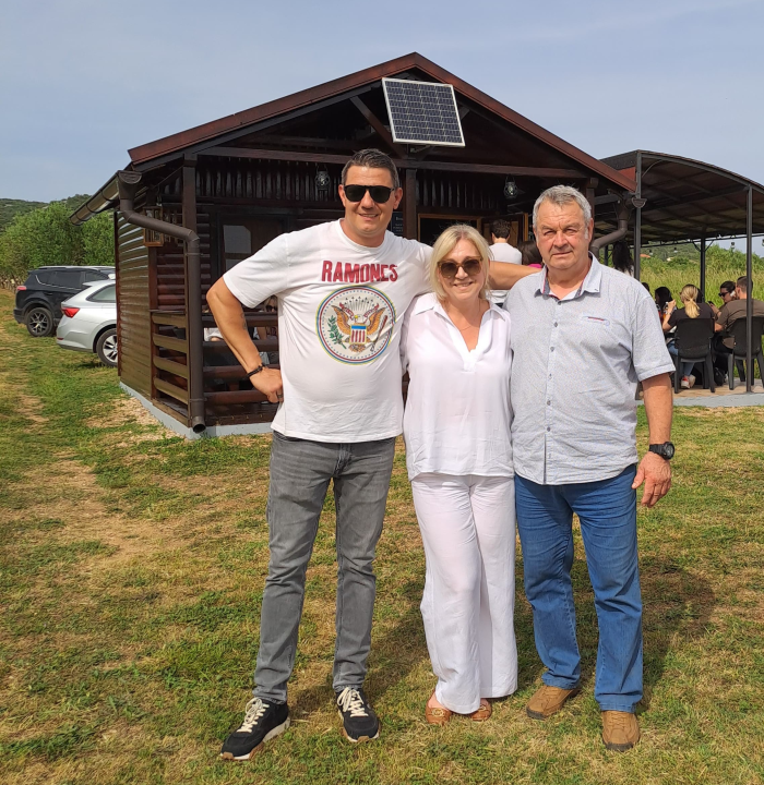 Šibenski studenti na OPG-u Uroda učili o značenju maslinovog ulja kao lijeka i hrane