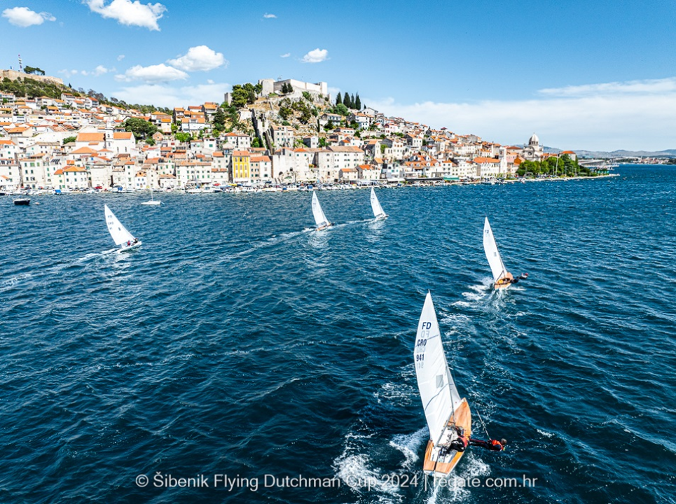 Mađarski jedriličari slavili na šibenskoj regati u jednoj od najbržih klasa i po povoljnom vjetru