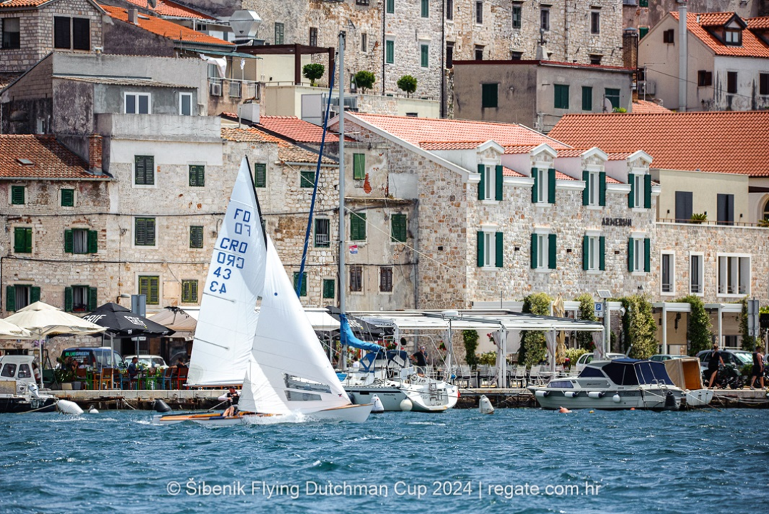 Mađarski jedriličari slavili na šibenskoj regati u jednoj od najbržih klasa i po povoljnom vjetru