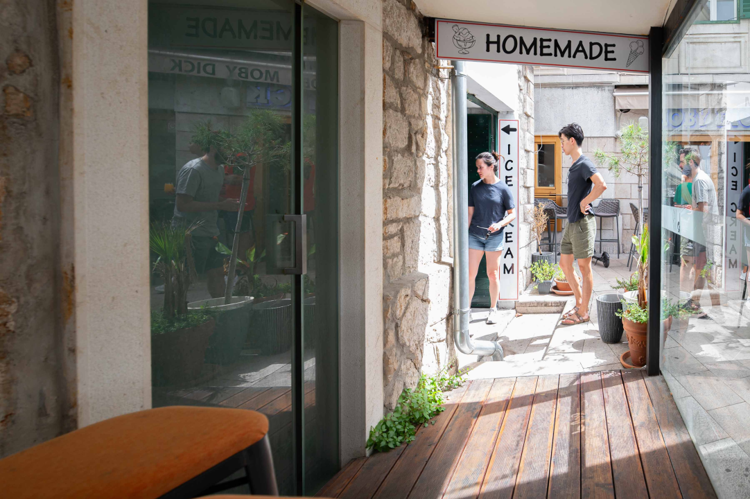 Kugla sladoleda za samo jedan euro u B059 na šibenskoj rivi! 