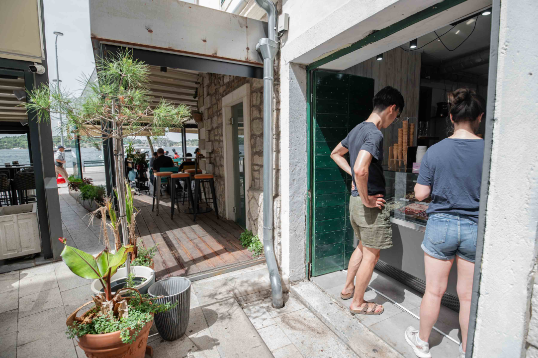 Kugla sladoleda za samo jedan euro u B059 na šibenskoj rivi! 