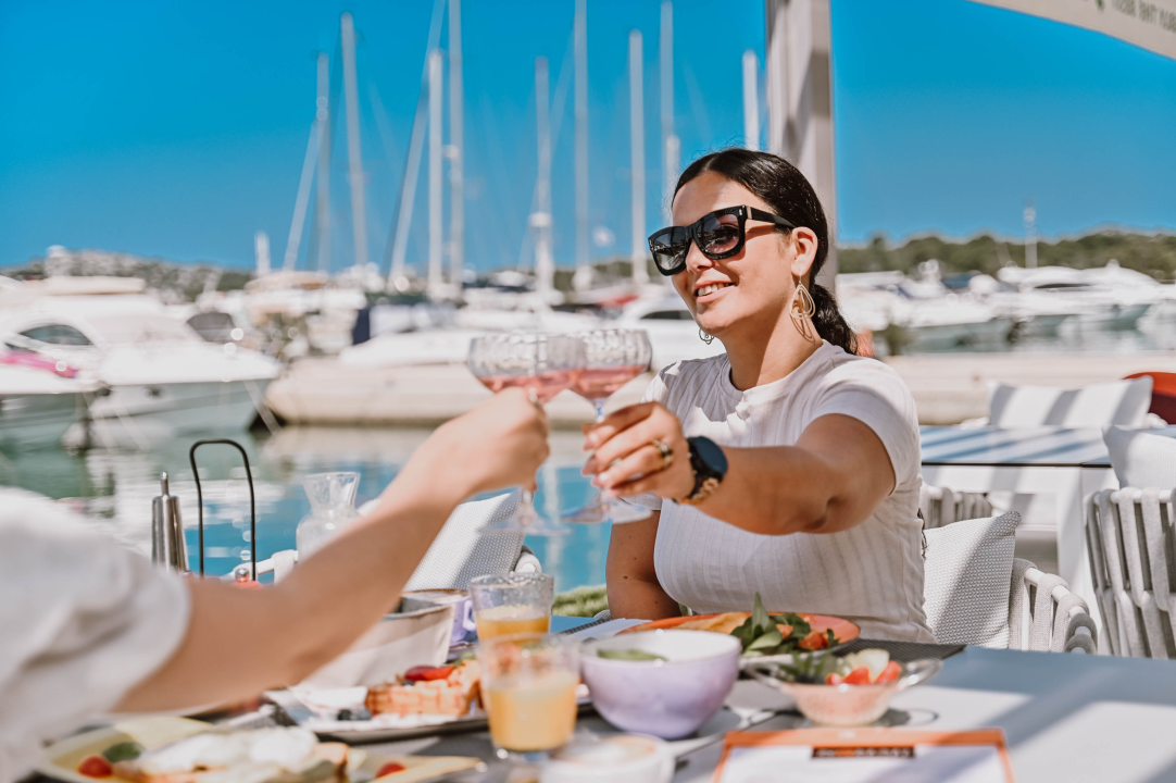 Posjetite šarmantni restoran Nomad i uživajte u slasnim à la carte jelima!