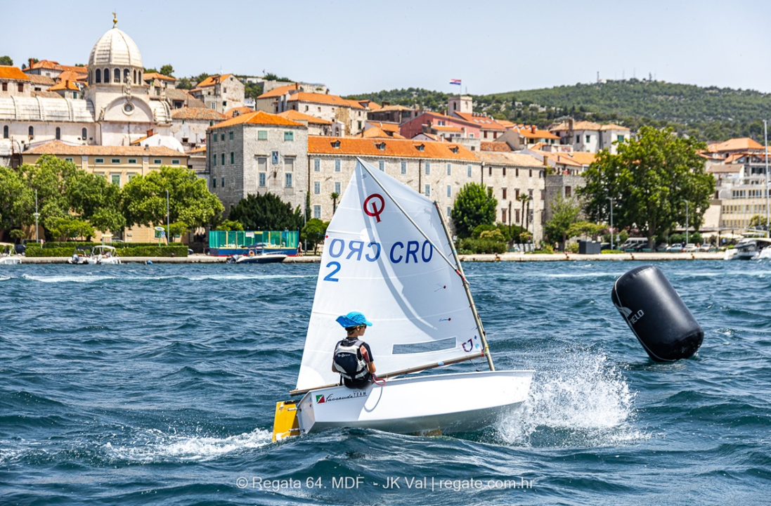 Jakov Blinja iz Jedriličarskog kluba Šibenik najbolji na Valovoj festivalskoj regati optimista
