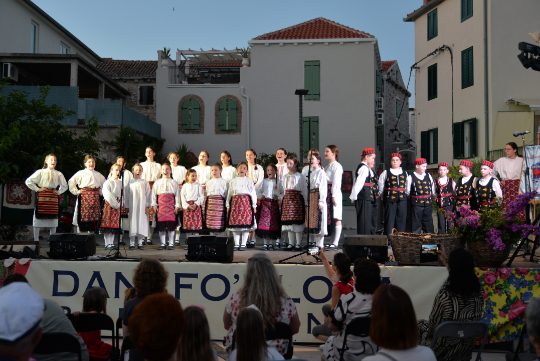 Manifestacijom koja je okupila 500 sudionika Betinjani pokazali ljubav prema tradiciji