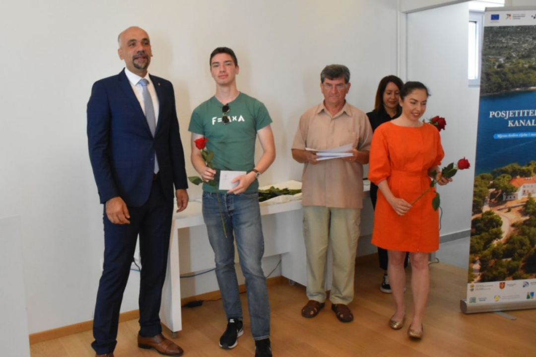 Najbolje na školskim natjecanjima Županija je nagradila iznosima od 100, 150 i 200 eura