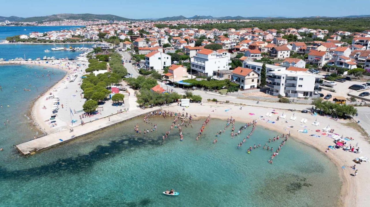 Prva milenijska fotografija na Srimi, Strikomanova 896. dosad