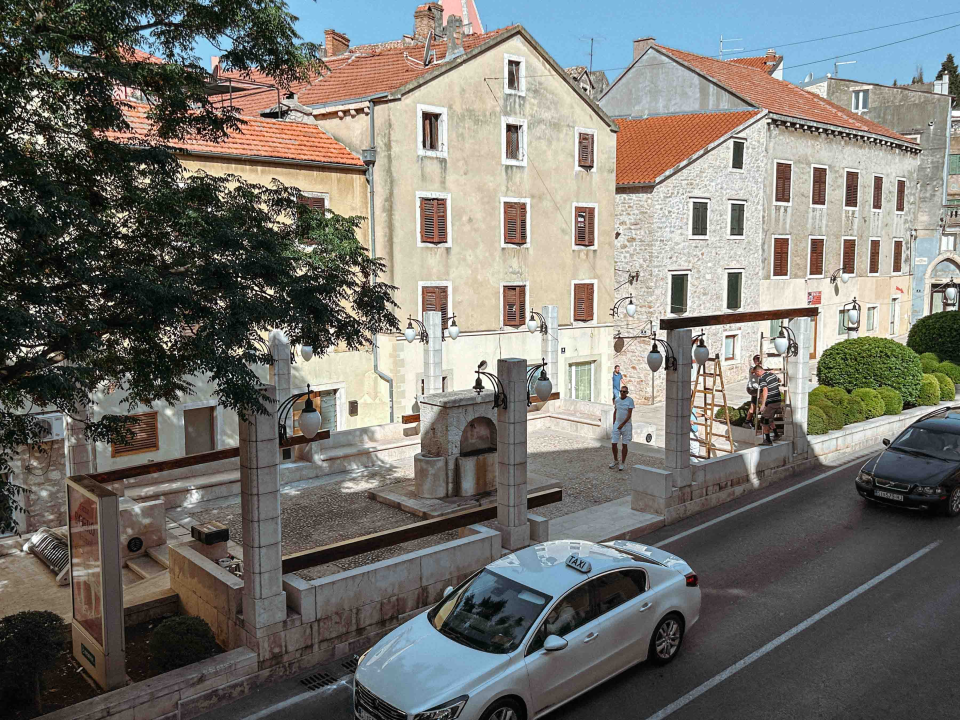 Za svaku pohvalu komunalaca: Nova pergola na Stari pazar stigla za točno sedam dana 