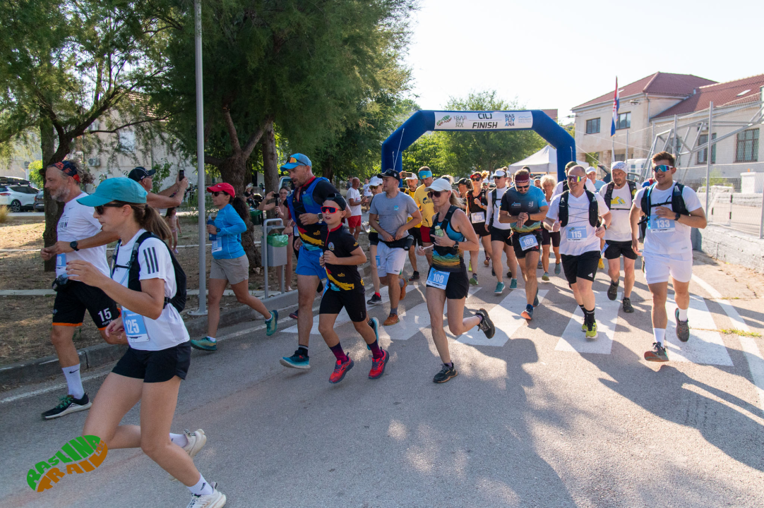 Održana prva utrka Raslina trail, staza prolazila kroz opožarena područja tog kraja