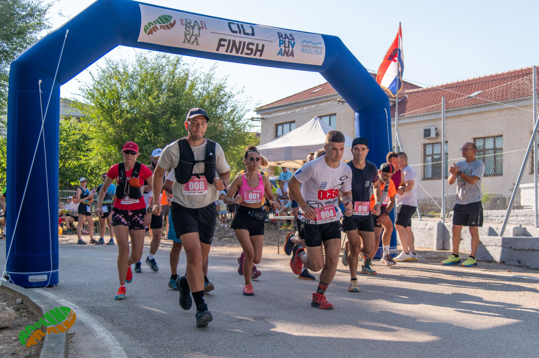 Održana prva utrka Raslina trail, staza prolazila kroz opožarena područja tog kraja