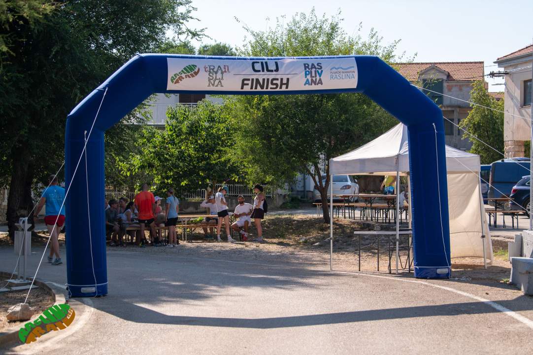 Održana prva utrka Raslina trail, staza prolazila kroz opožarena područja tog kraja