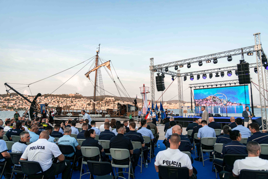Na Martinskoj se okupili policajci, a Božinović poručio: 'Jedna smo od najsigurnijih zemalja na svijetu'