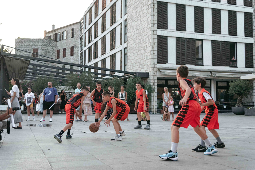 U Šibeniku održano druženje u spomen na Dražena: 'Imao je tri ljubavi - Šibenik, Hrvatsku i košarku'
