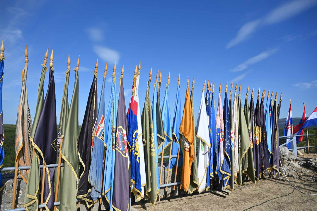 Svečanost na Kninskoj tvrđavi: Vijore se hrvatski barjaci u znak Dana pobjede