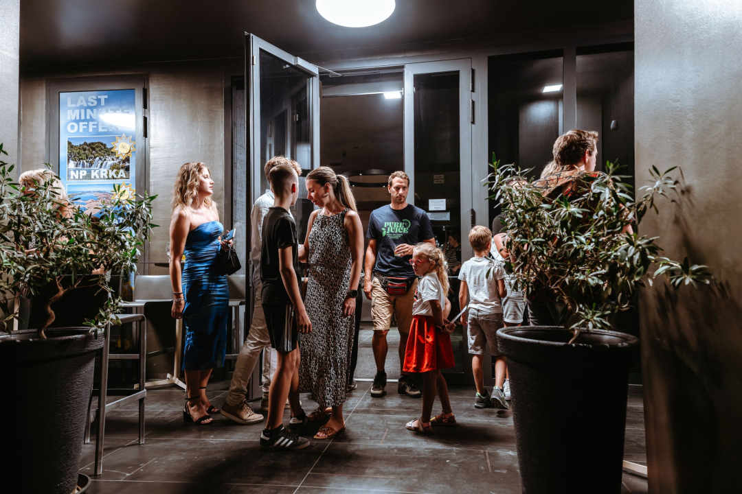 Novi film oskarovca Denisa Tanovića sniman na Prviću: 'Filma ne bi bilo bez ljudi s otoka koji su toliko pomogli'