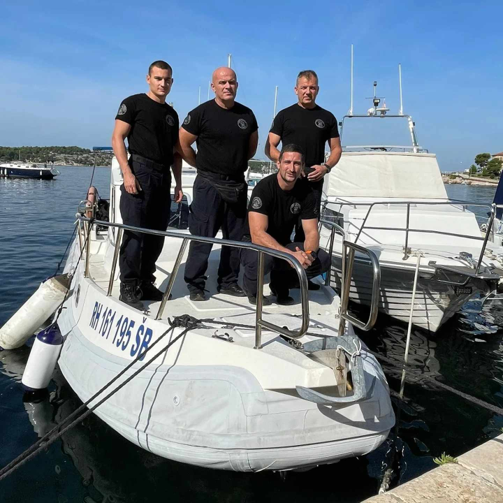 Svaka čast! Šibenski volonteri iz mora u Docu izvukli 60 vreća smeća