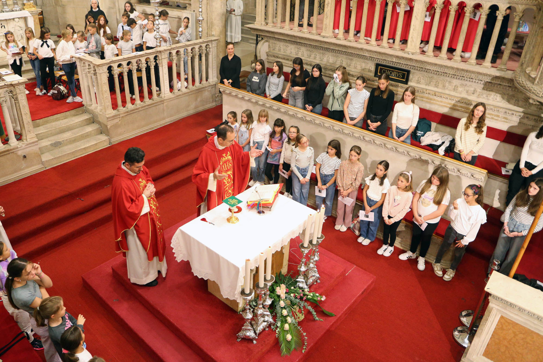 U prvom danu Devetnice sv. Mihovilu sudjelovalo šest dječjih zborova