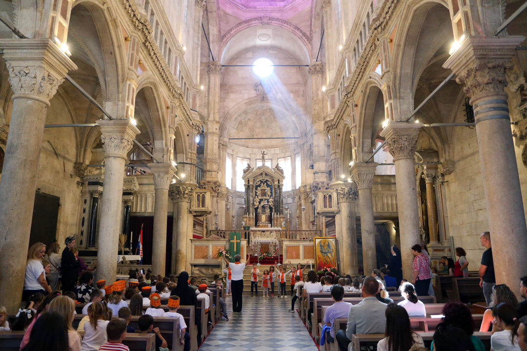 Ususret Danu Grada i Biskupije, djeca posjetila katedralu: Uručena priznanja za najbolje dječje radove