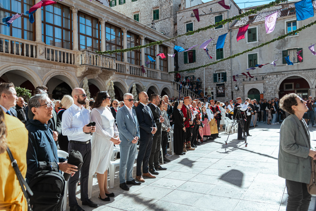 Povodom Dana Šibenika održana tradicionalna svečana procesija ulicama grada i sveta misa