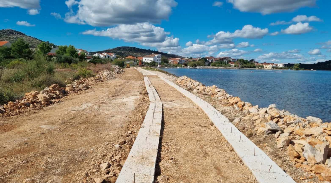 Raslinjani će uskoro imati novu plažu: Počeli radovi na šetnici sv. Mihovila