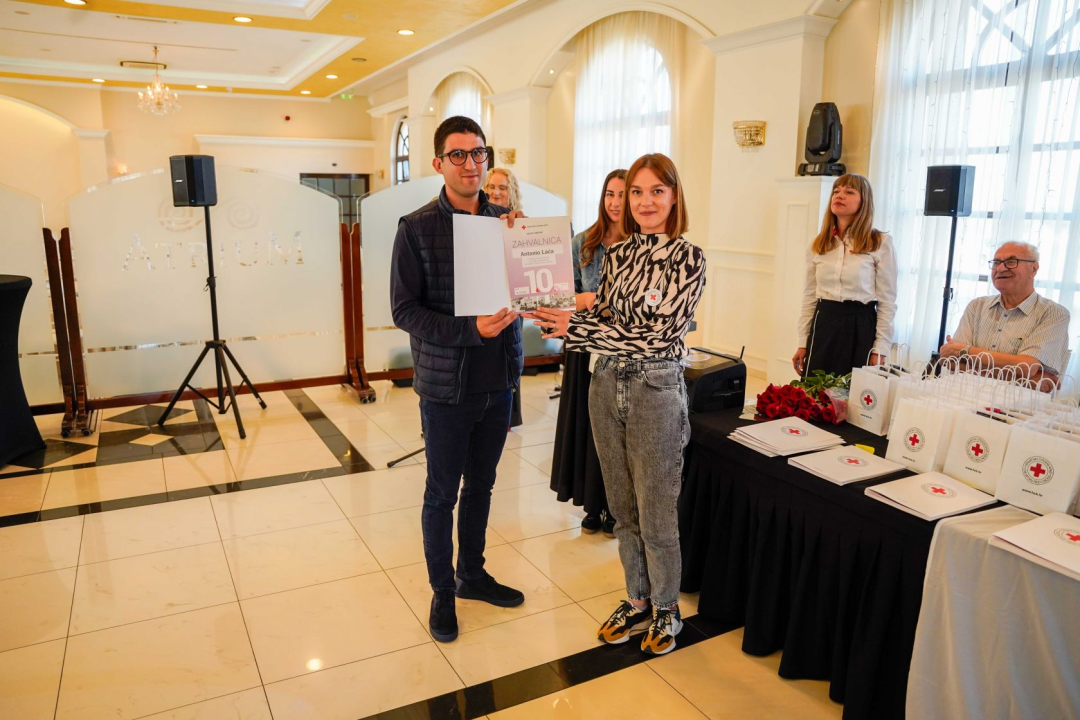 Šibenski Crveni križ dodjelio zahvalnice darivateljima krvi. Tomislav Zjačić svoju donirao čak sto puta 