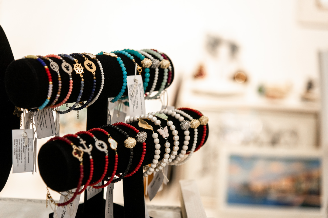 U Galeriji Juraj Dalmatinac ulovite umjetnine poznatih hrvatskih slikara po odličnim cijenama! 