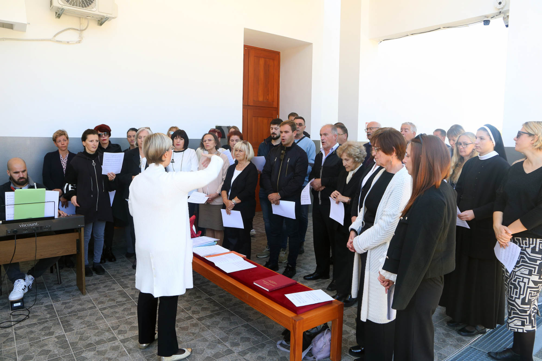 Biskup Rogić predvodio misu na gradskom groblju Kvanj