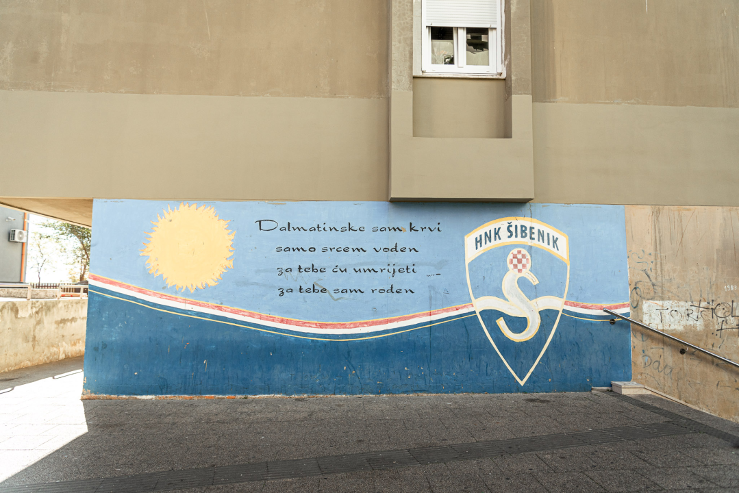 Šibenik diše narančasto: Kvartovi postaju galerije za navijačku umjetnost (2. dio)