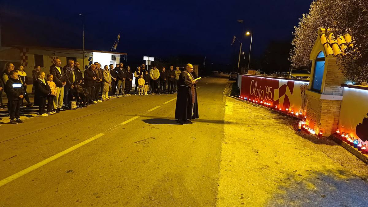 Vukšić zapalio svijeće  u znak sjećanja za Vukovar i Škabrnju  