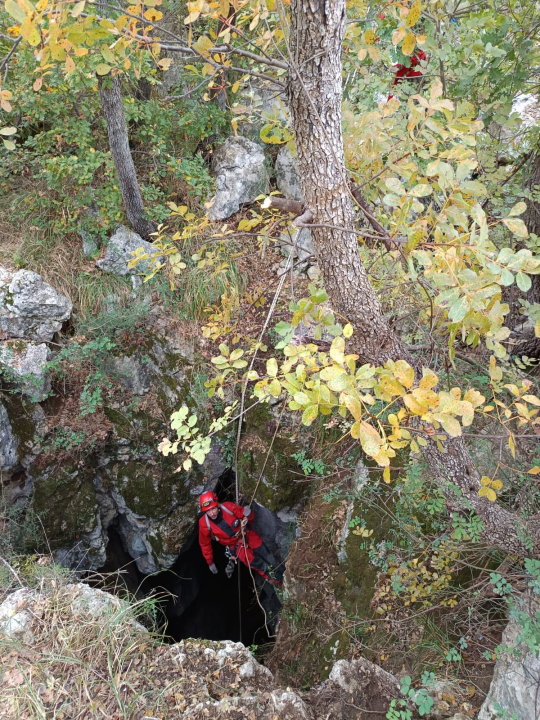 Šibenski speleolozi i djelatnici NP Krka očistili ulaz jame Spaskraljice