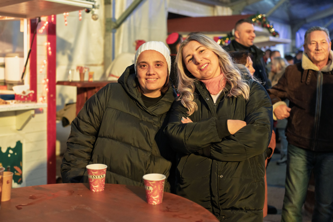 Baruni sinoć rasplesali Knin i otvorili vrata blagdanske čarolije