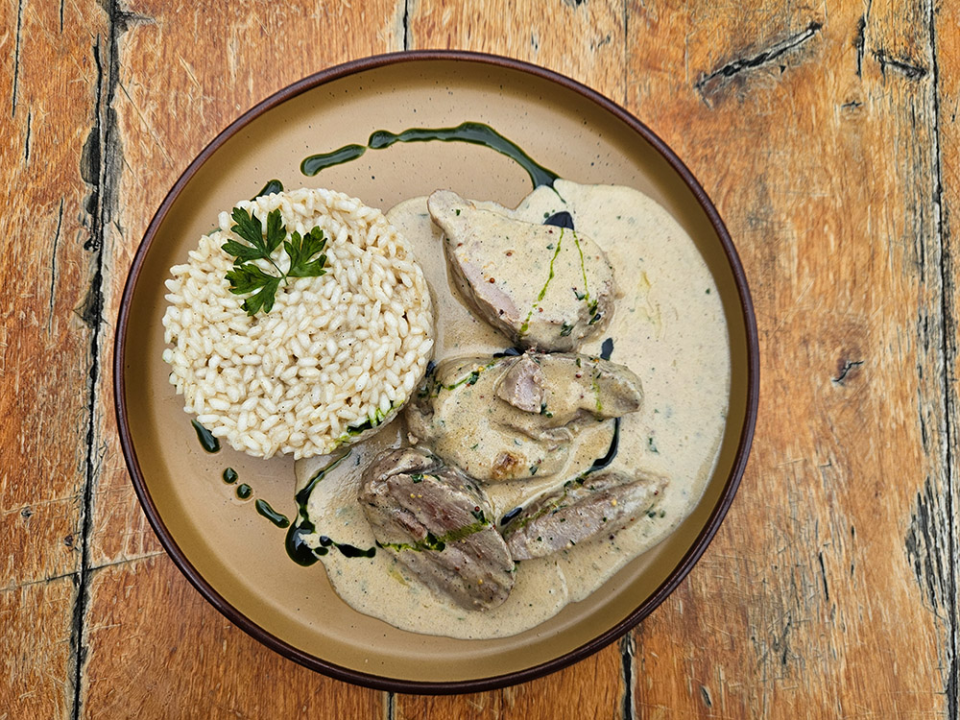 Uživajte u domaćoj spizi i blagdanskoj atmosferi Bistroa Pasarela!