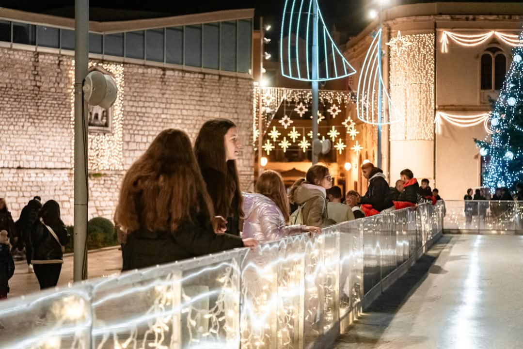 Otvorena sezona klizanja: Ledena avantura osvaja Šibenčane i njihove goste