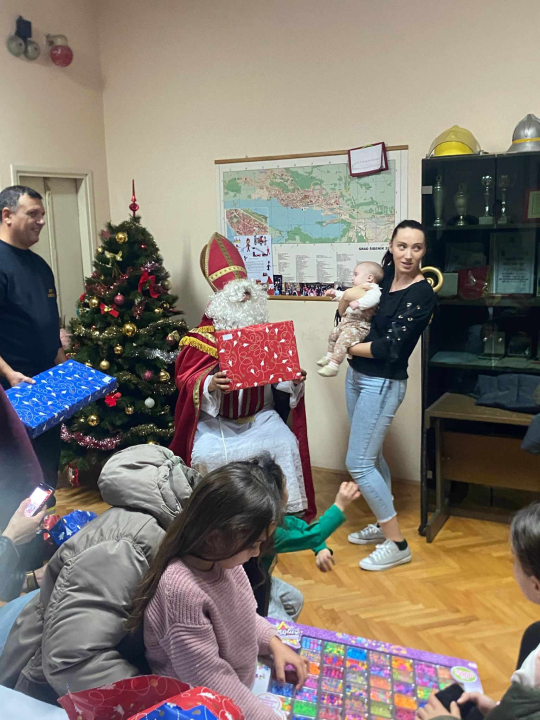 Sveti Nikola posjetio djecu šibenskih vatrogasaca