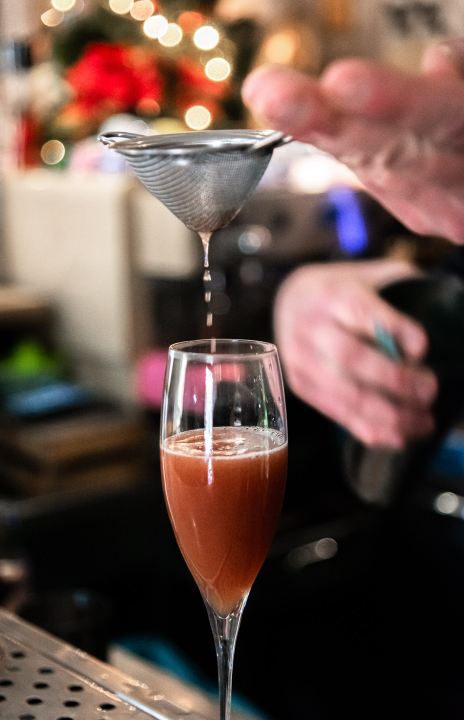 Zima u Vintage Baru: Uživajte u toplim koktelima i kreativnom programu 