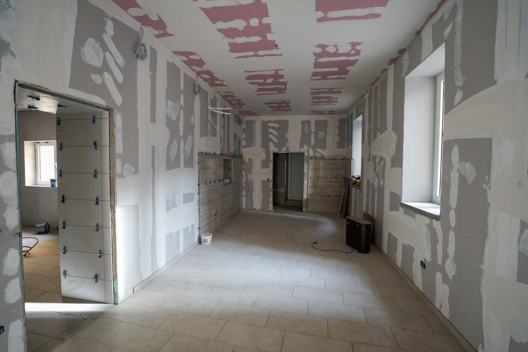 Gradonačelnik Burić korisnicima Pučke kuhinje osigurao pečeni odojak za Božićni ručak