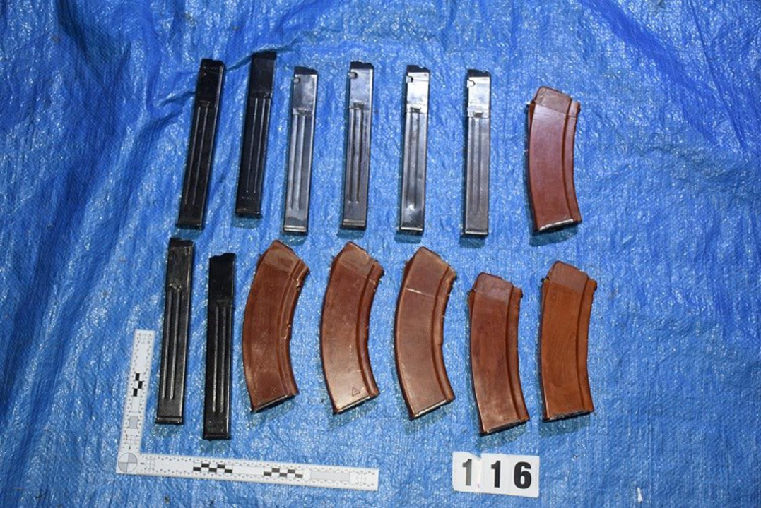 Velike količine droge i oružja pronađeno u autoservisu