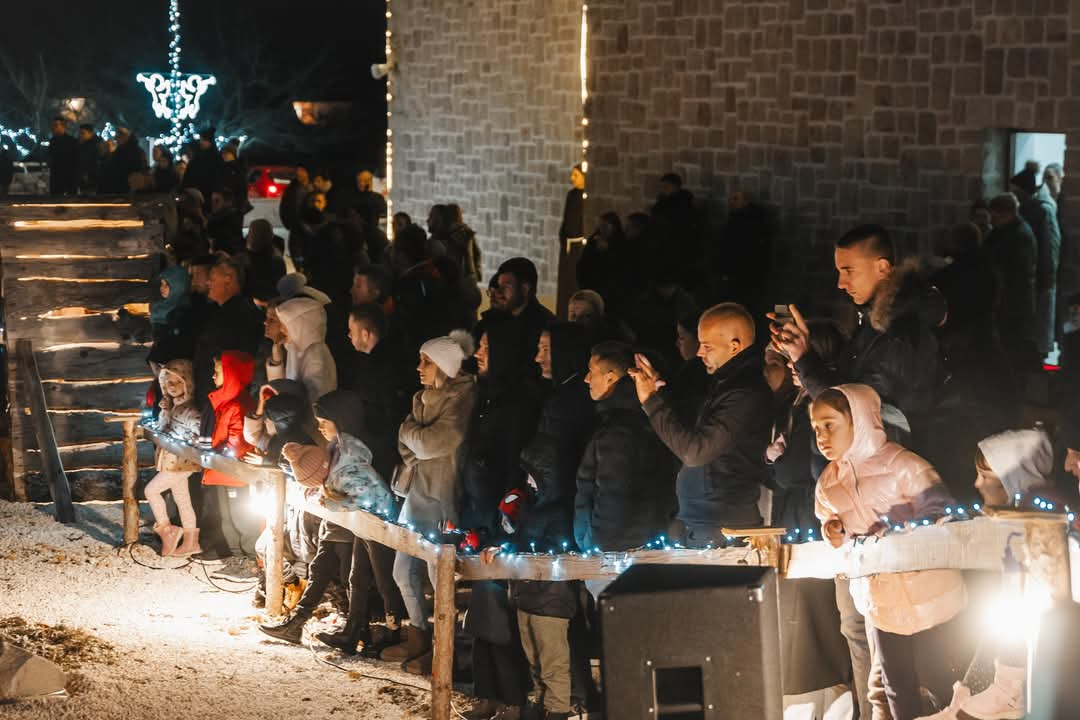 U Čavoglavama uprizorene žive jaslice. Pogledajte kako je bilo