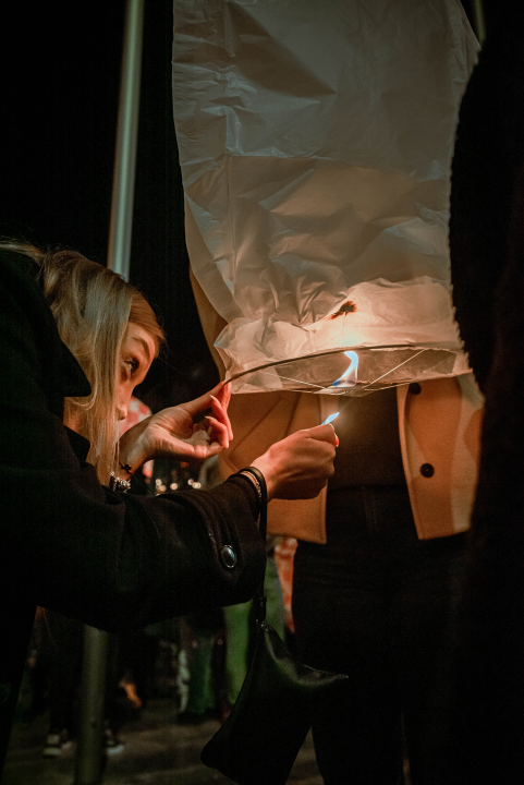 Prekrasan prizor: Lampioni dobrih želja pušteni s Poljane