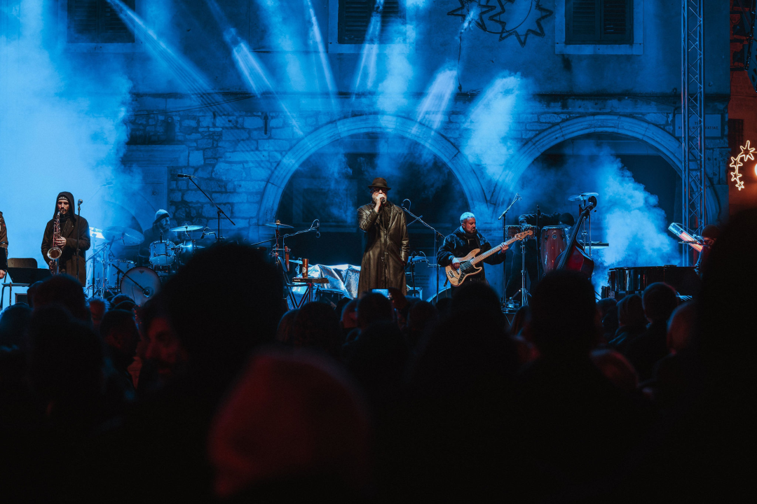 Šibenik 2025. dočekao u stilu: Plesalo se ispred dvije gradske pozornice!  