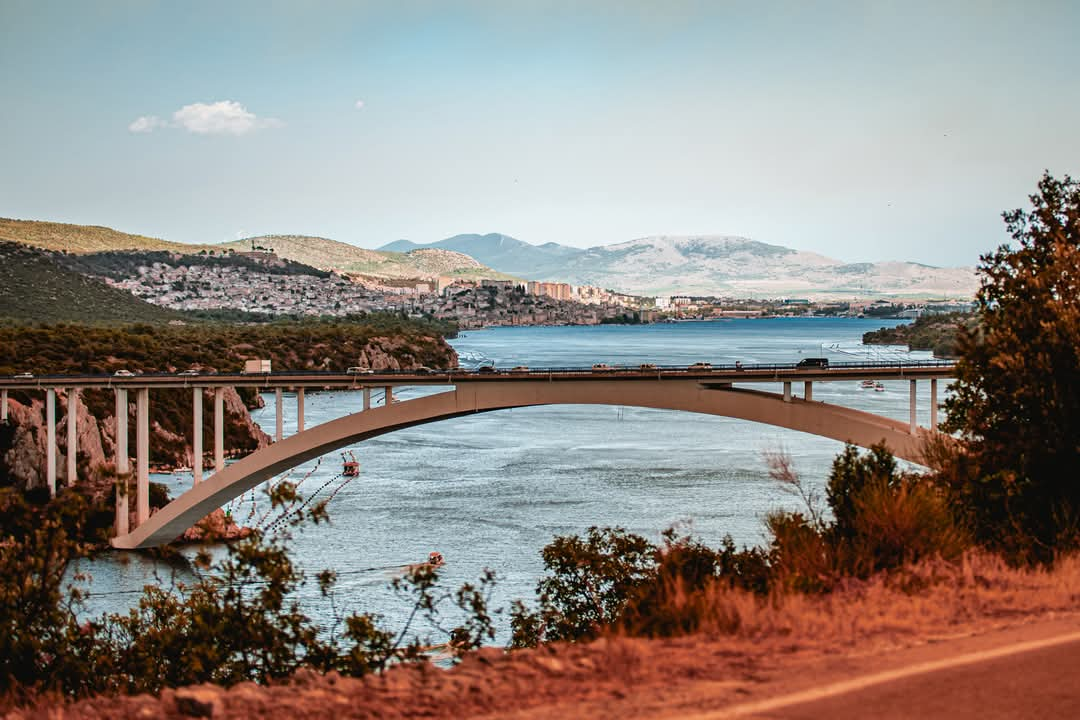 Danas sunčano do 14 stupnjeva, sutra orkanska bura