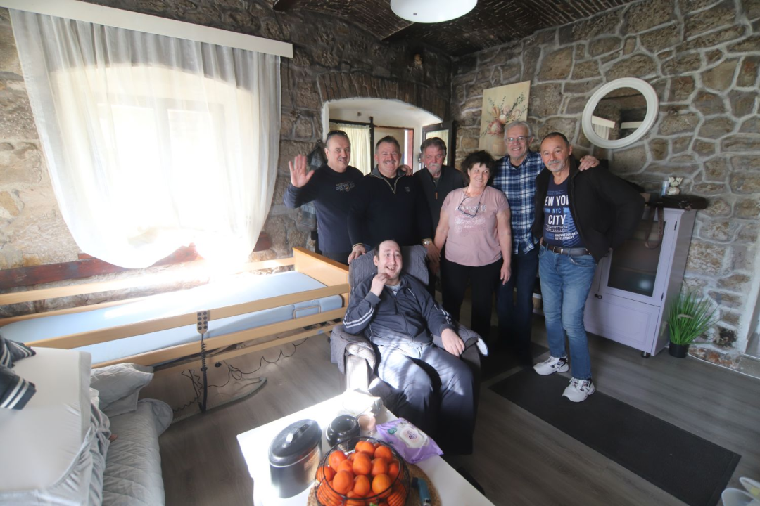 Vrijednom donacijom Lions klub Šibenik pomaže teško bolesnom Frani Jakovčevu