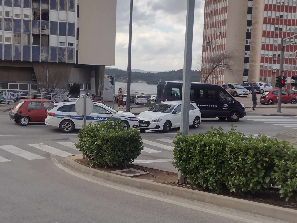 Prometna nesreća na Baldekinu: Sudar policijskog i osobnog automobila