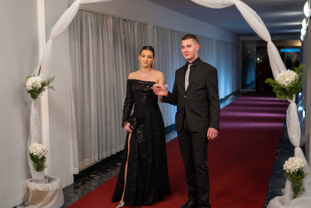 FOTOGALERIJA Zavirite na spektakularni Maturalni ples Ekonomske škole (2)