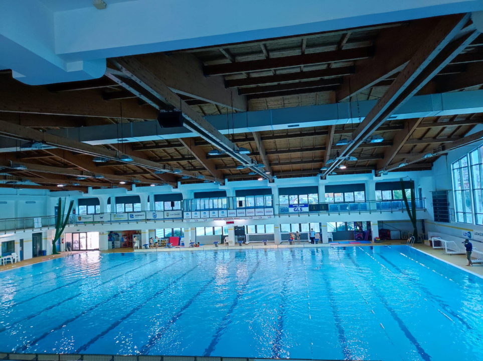 Velik odaziv: Počela škola plivanja za 70 drniških predškolaca i učenika