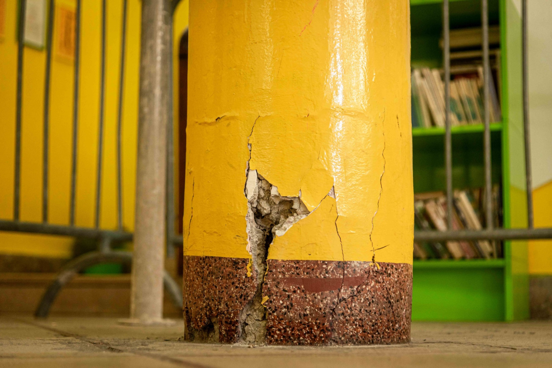 Skela u OŠ Fausta Vrančića 'osigurava' potporni stup