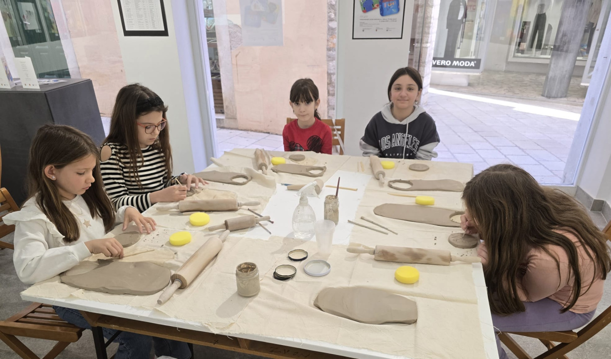 Mali kipari: Školarci iz Unešića izrađivali predmete s motivima katedrale sv. Jakova