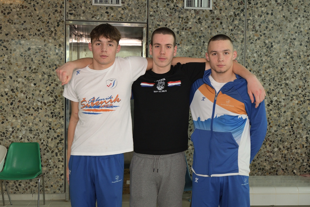 FOTO: Šibenski plivači nastupili na dva turnira u Zagrebu, Josip Silov osvojio tri medalje