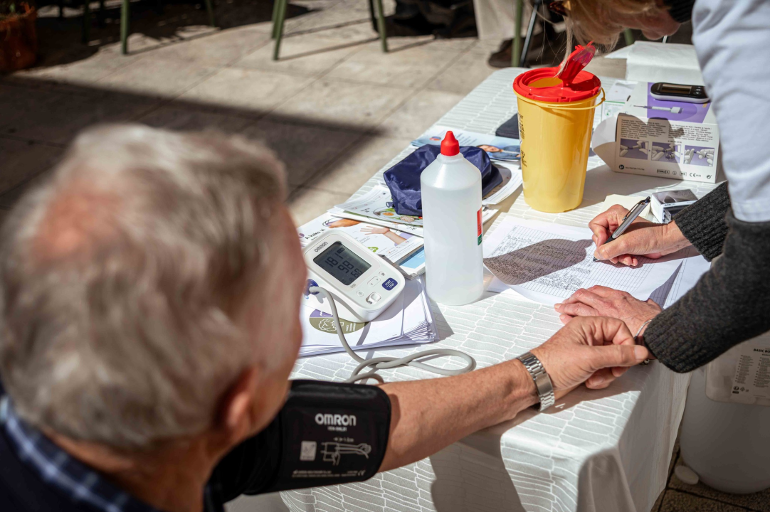 Šibenčani besplatno mjerili tlak ispred kazališta: ‘Rak debelog crijeva jedan je od najučestalijih uzroka smrtnosti u našoj županiji’